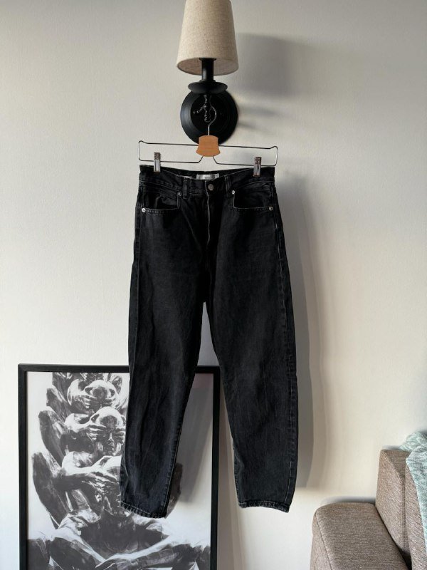 Джинсы Mango черные размер eur 36, Джинсы Zara светло-серые размер eur 36, Джинсовые шорты Pull & Bear размер eur 34, Джинсы Zara серые размер eur 36