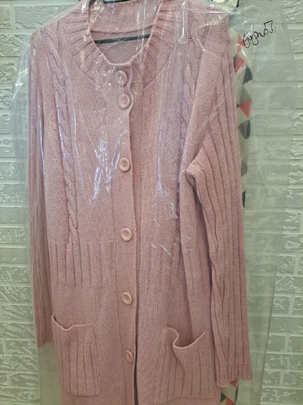 Брюки светлые, блуза чёрная, жакет розовый, пальто 4