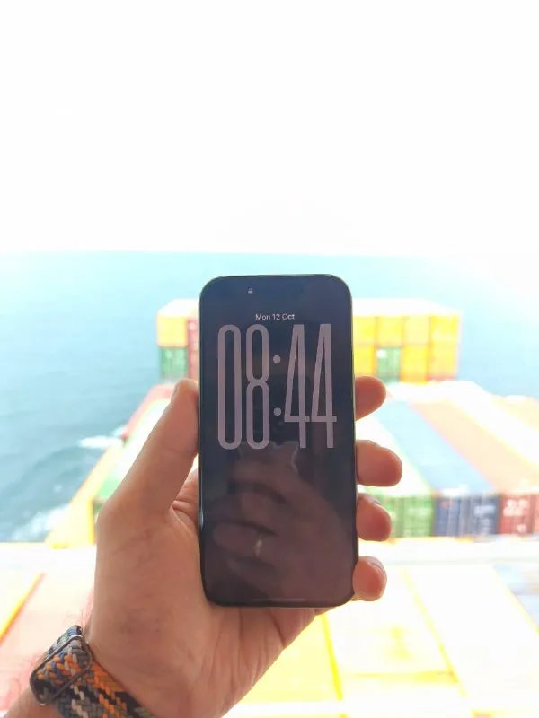 Iphone 17 256гб + Apple Watch Series 8 32гб 1