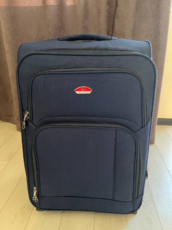 Чемоданы, платья, рубашка, пальто, шорты, сапоги 2