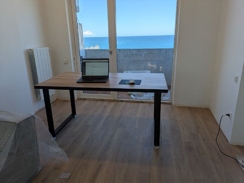 Обеденный стол