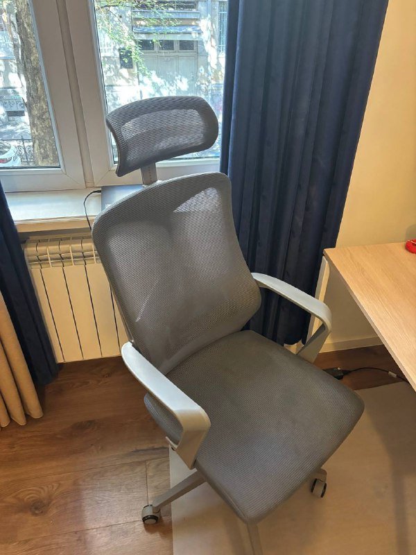 Монитор Samsung g7 27 дюймов, стол компьютерный, стул компьютерный 3