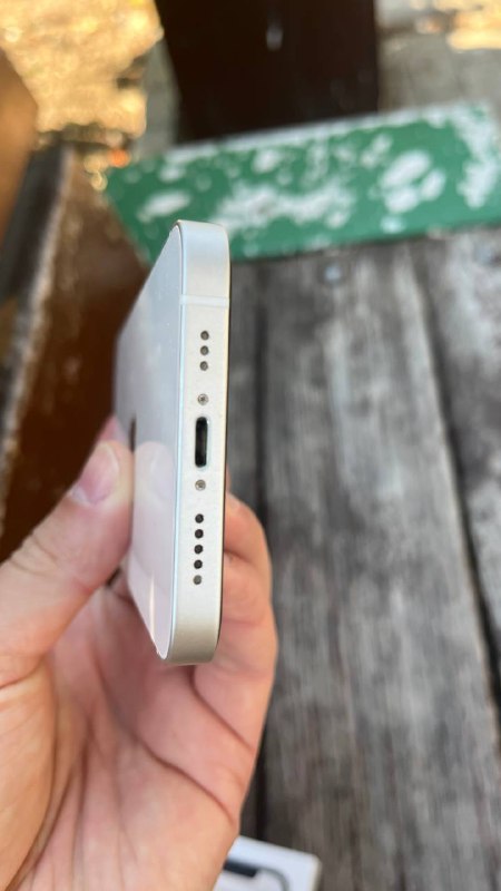 iPhone 12 64GB белый с чехлами и коробкой 3