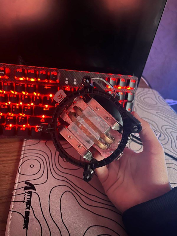 клавиатура, кулеры, SSD, материнская плата, оперативная память, видеокарта 3