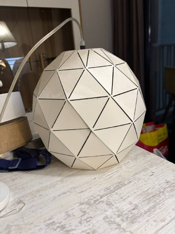 Дизайнерская люстра металлическая молочного цвета 2