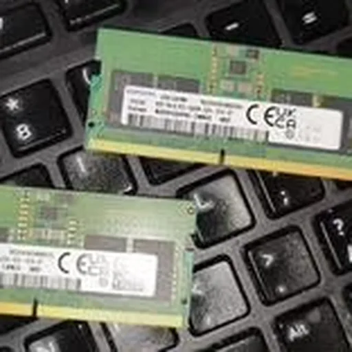 Оперативная память Samsung 16 ГБ DDR5 5600 МГц SO-DIMM