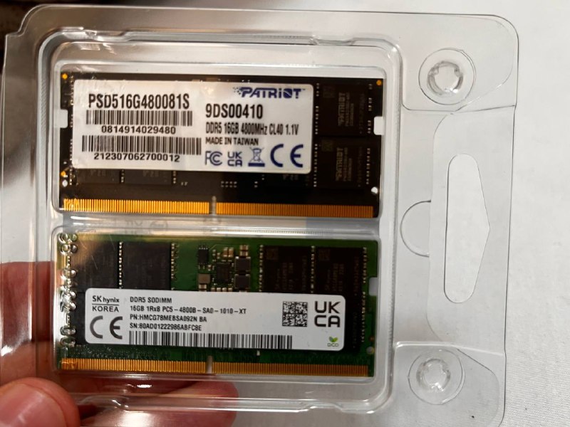 Плашки ноутбучной памяти DDR5 16GB x 2 4800MHz