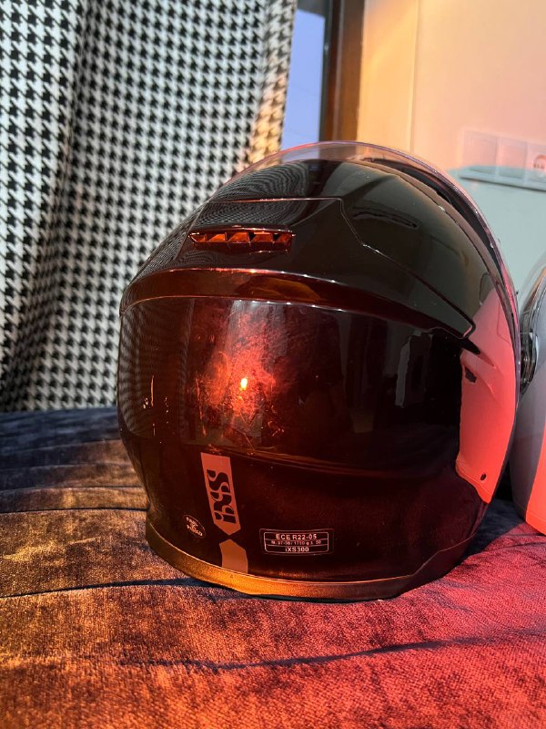 Два мотоциклетных шлема IXS 300 и STUDDS Ninja Elite
