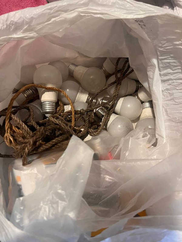 Светодиодные лампочки 20 желтых, 4 красных 2