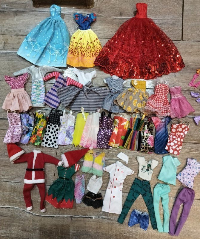 Кукольный домик с мебелью, куклой и одеждой 6