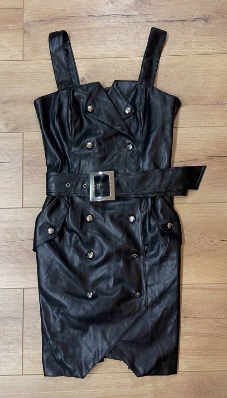 Топ белый, Шляпа, Платье кожаное, Купальник, Платье Zara, Топ Zara, Шорты Zara, Боди Zara, Сумка Jacquemus 3