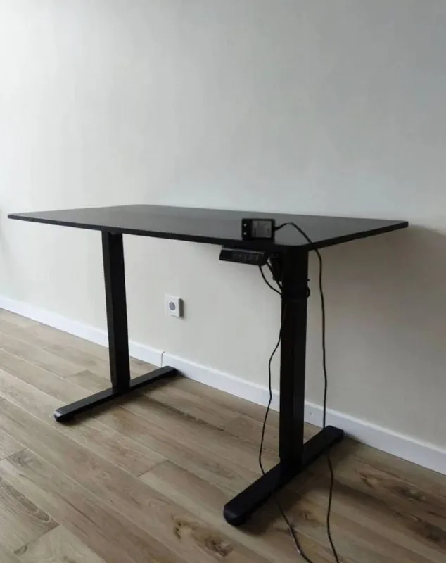 Height-adjustable desk 1