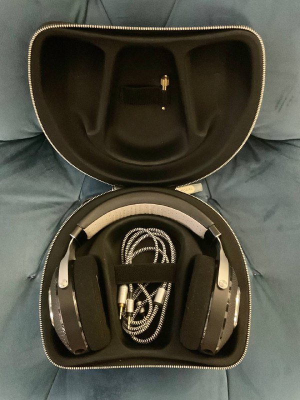 Наушники Focal Elegia закрытого типа