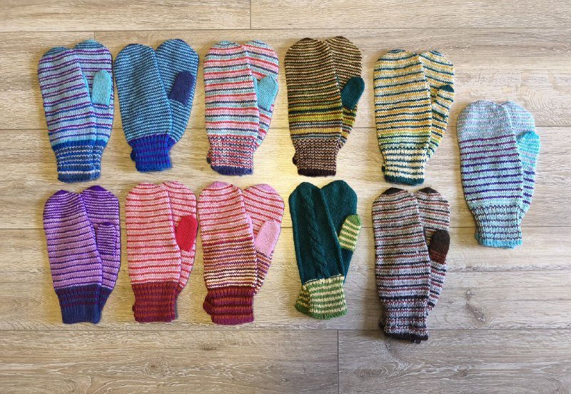 Ингалятор, бальзамы, варежки, макраме, украшения, спицы, краски акриловые 3