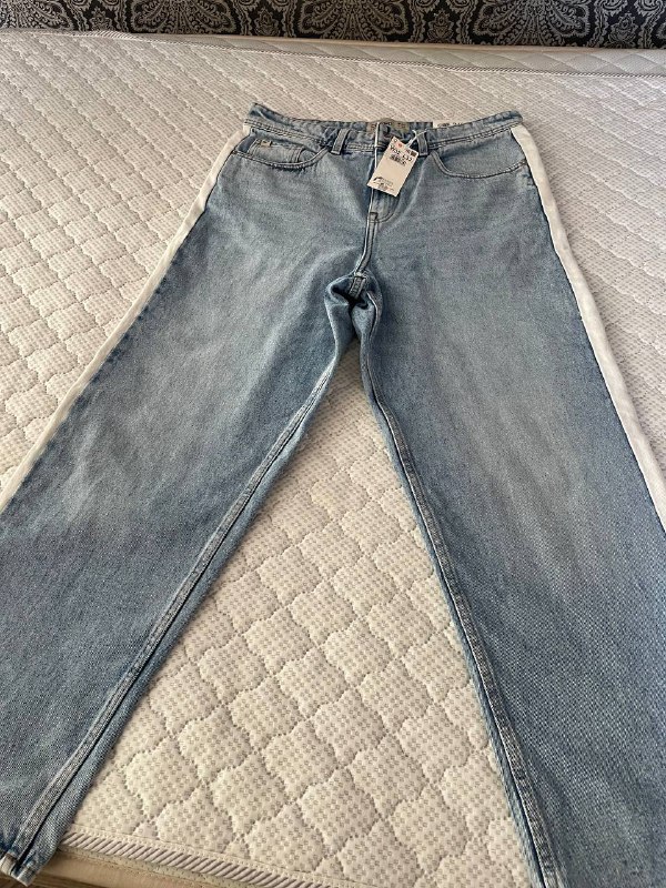 Кеды Convers, Джинсы Slim, Ветровка, Джинсы CROPP, Худи Bershka 4