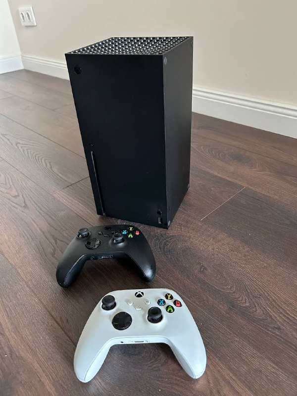 Xbox Series X с 2 джойстиками 3