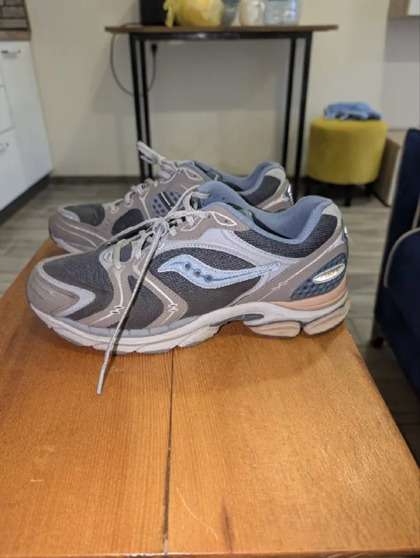Saucony Progrid Triumph 4 sneakers, size 44.5 1