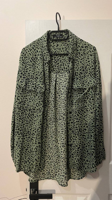 Лоферы, футболки, майка, джемпер, юбка, джинсы, книги, рубашки, сумка 8