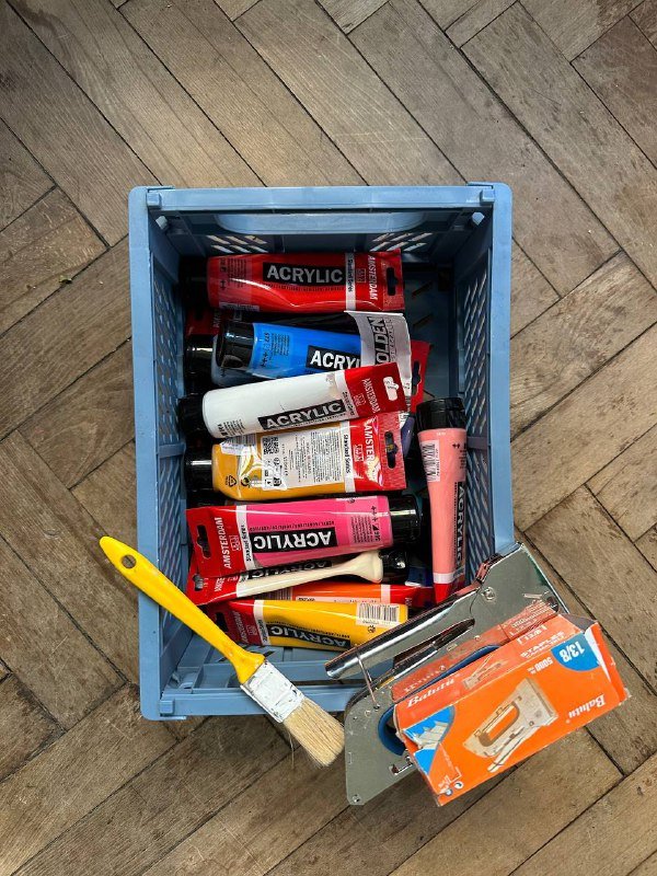 Остатки акрила, степлер, скобы