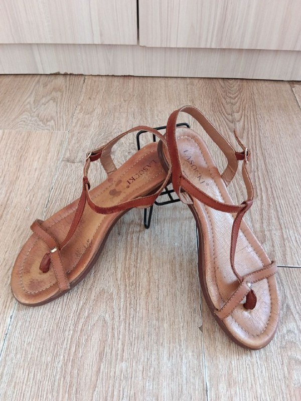 Женская б/у кожаная обувь размер 37 4