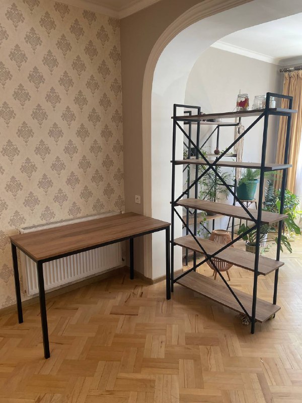 Стол, стеллаж, матрас, тюль