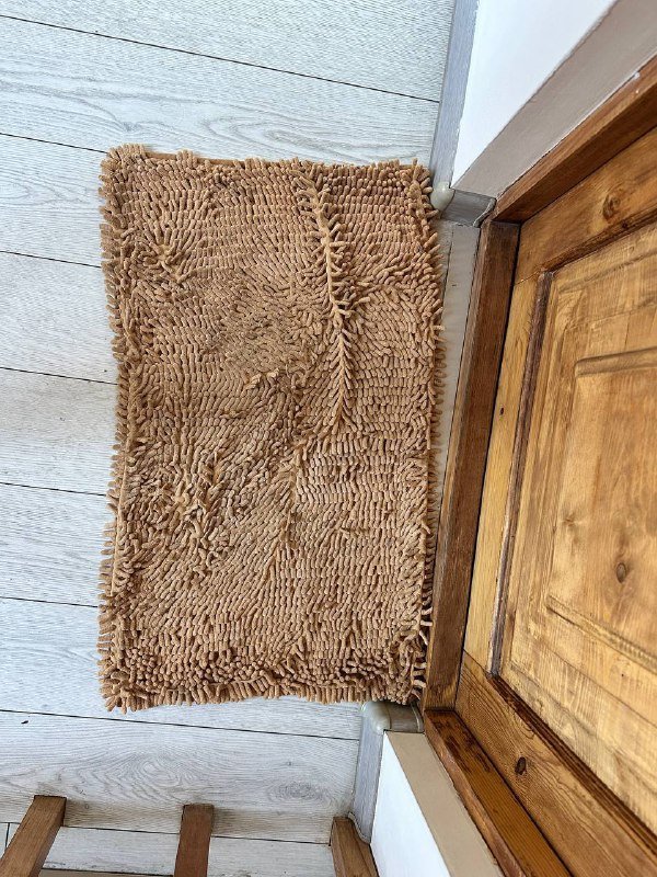 Коврики, стулья, светильники, люстры, кондиционер, плита газовая, двери, раковина с краном