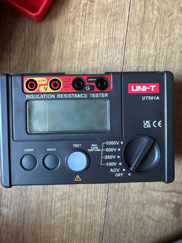 Тестер сопротивления изоляции UNI-T UT501A