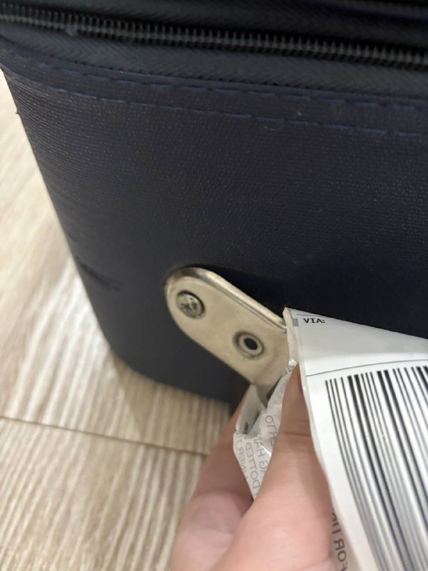 Синий чемодан размер M 6