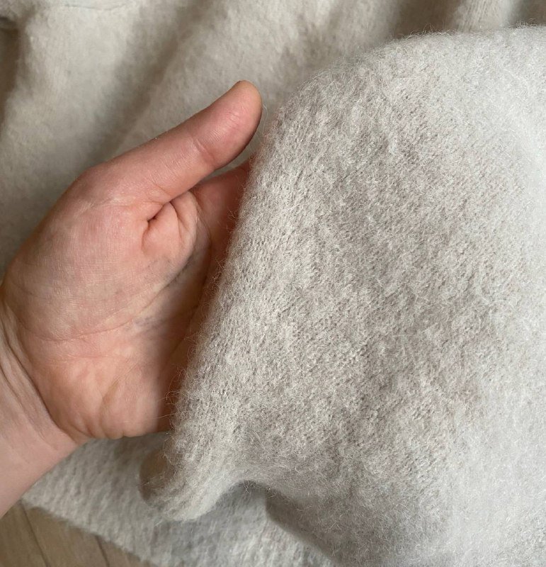 Шикарный мягкий свитер из альпаки молочного цвета M размер 4