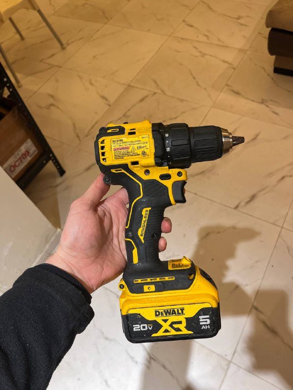 Шуруповерт DeWalt DCD708 с аккумулятором 5 А/ч 2