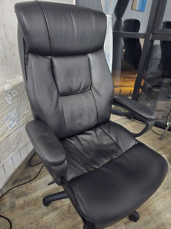 Офисное кресло 2