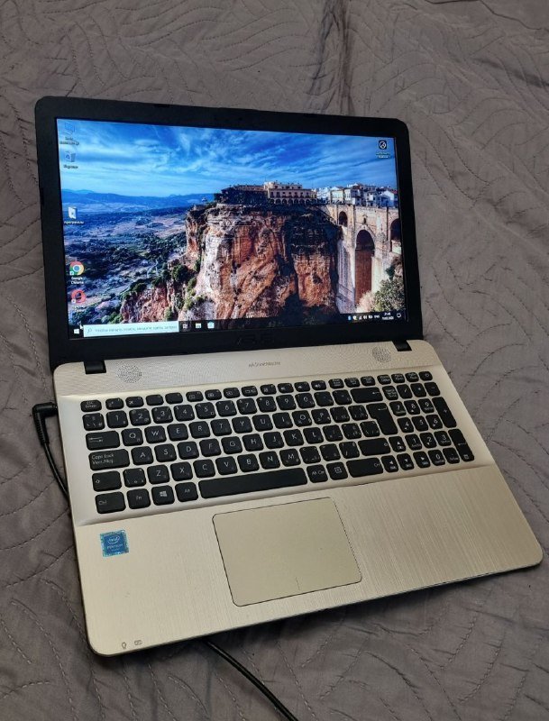Ноутбук Asus X541 с SSD, 4 ГБ RAM, экран 15.6"