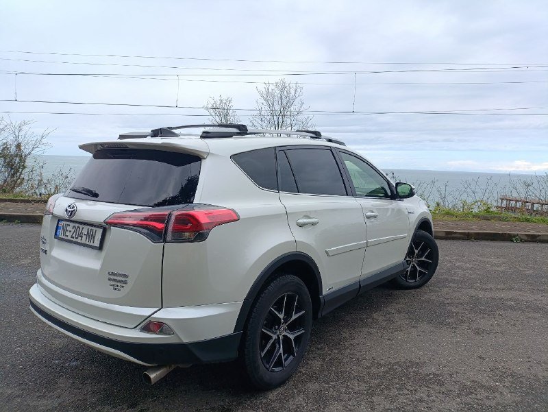 Toyota RAV4 Hybrid 5