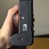Камера Sony A7 IV с картой памяти и штативом 5