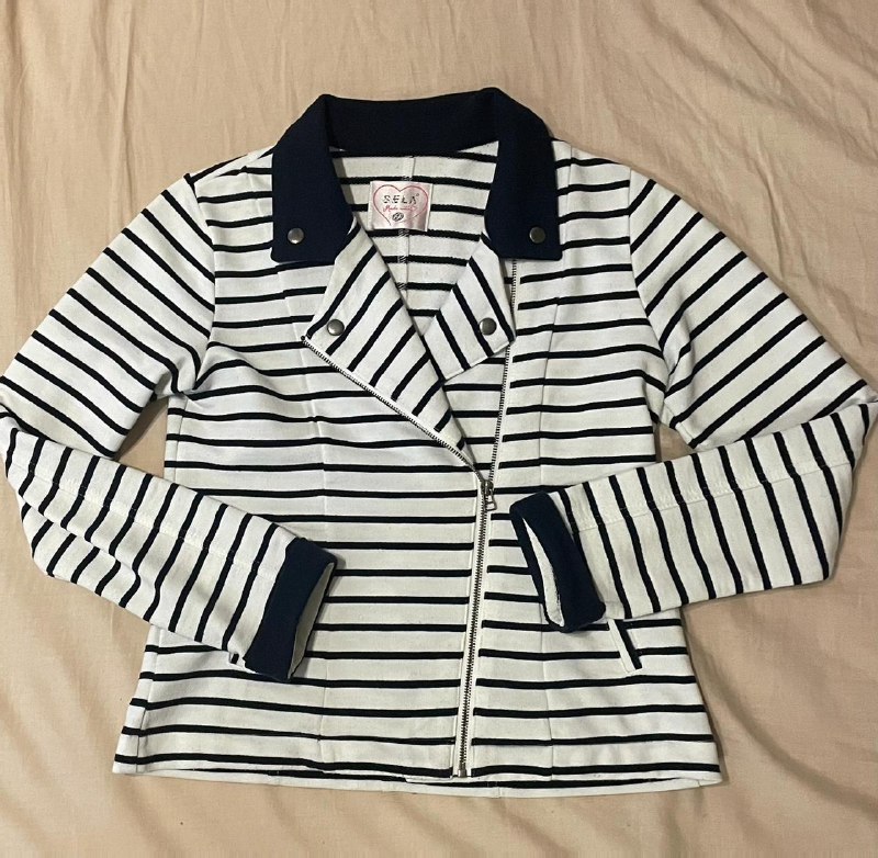 Лёгкие кроссовки, пиджак, платье, кофточка для девочки 2