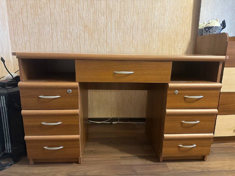 Компьютерный стол с полками съемными