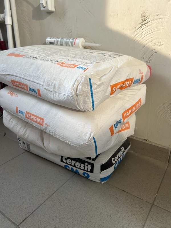 Клей на гипсовой основе Knauf и клей Ceresit CM9 для плитки