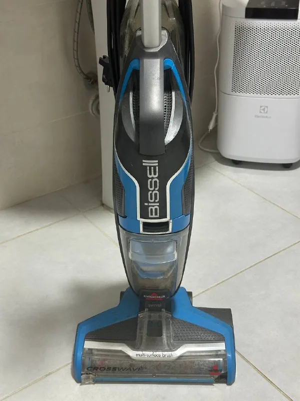 Вертикальный моющий пылесос Bissell 1
