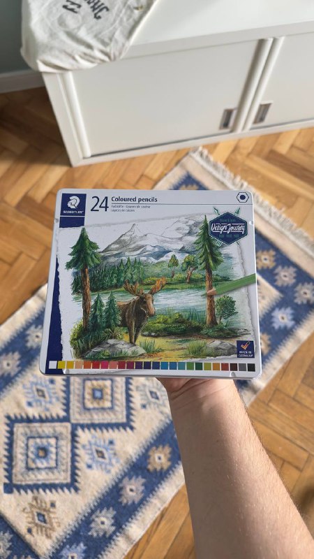 акула из икеи, плюшевый салливан, жираф ручная работа, весы xiaomi, коврик для йоги, французский ковер, книги по JS, цветные карандаши, пенал, ваза 8