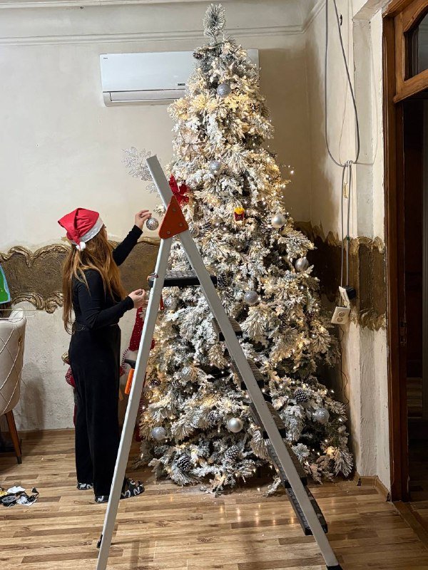 декоративная ёлка 2.3 м 3