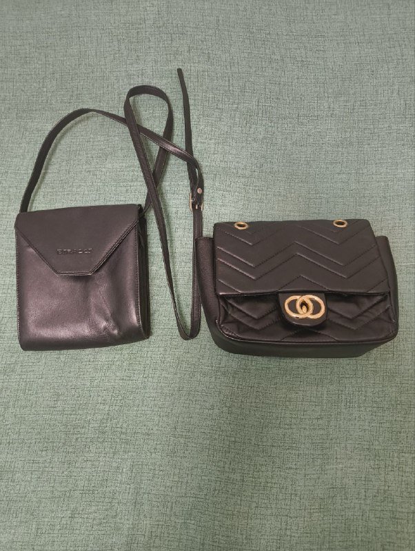 алкометр, сумки, книжки, графический роман V значит Вендетта 3