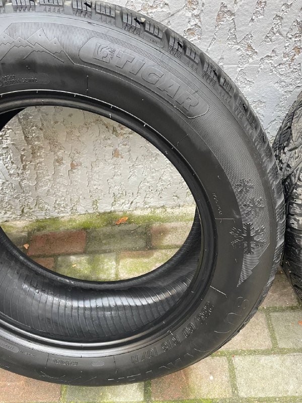 Комплект зимней резины 235-60 R18 3