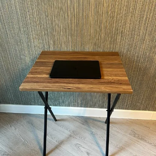 Folding table