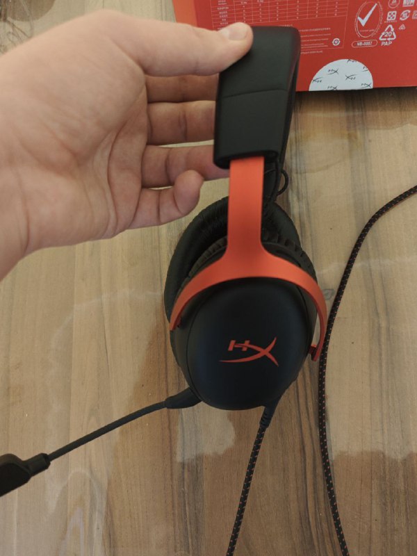 Туристический рюкзак, геймпад Xbox, наушники HyperX, витамины 7