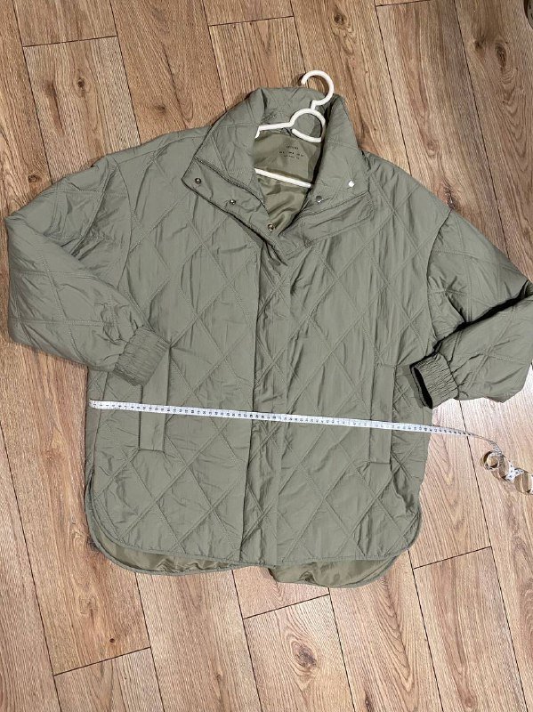 Стеганая куртка OYSHO оливковая S 4