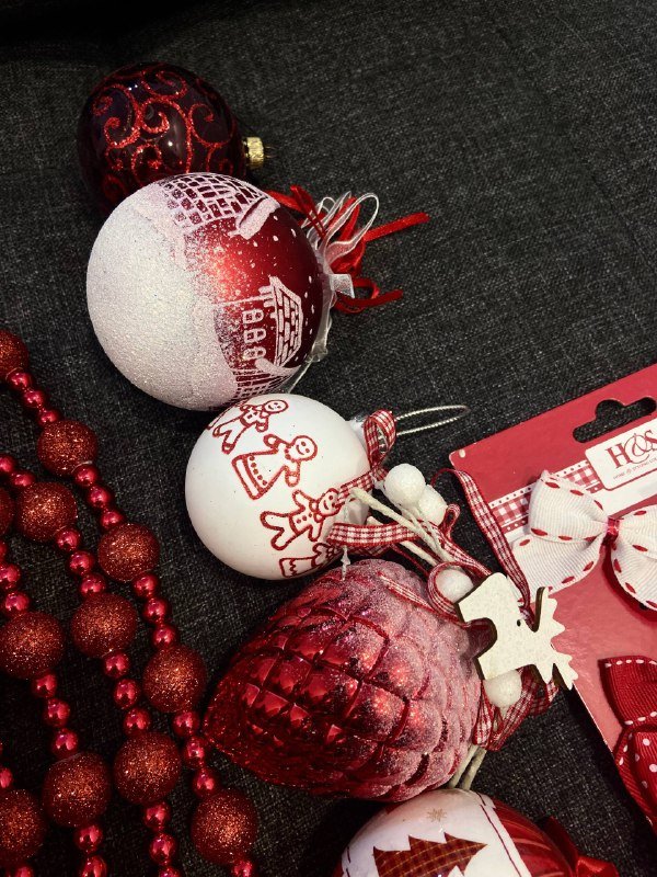 Набор новогодних украшений красно-белый 3