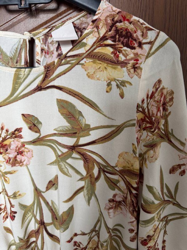 Женственное платье H&M, размер S 2