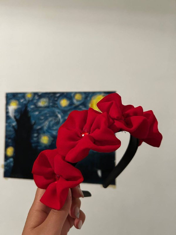 топ спортивный, кофта, джинсы, жилетка джинсовая, ободок, сумка 5