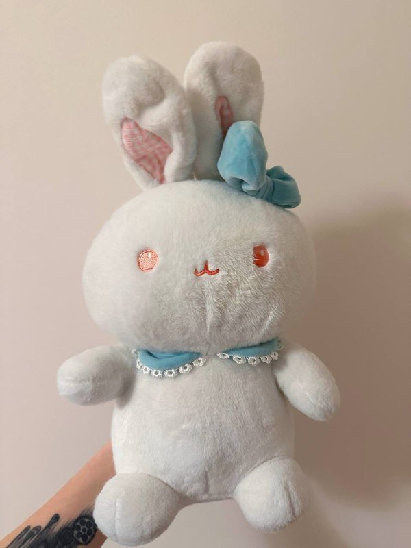 Вязаный попугай, зайчики белые, розовый кролик с клубникой 4