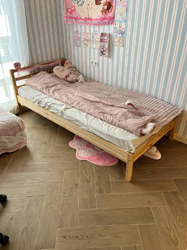 Кровать 90×200 см из массива сосны, матрас